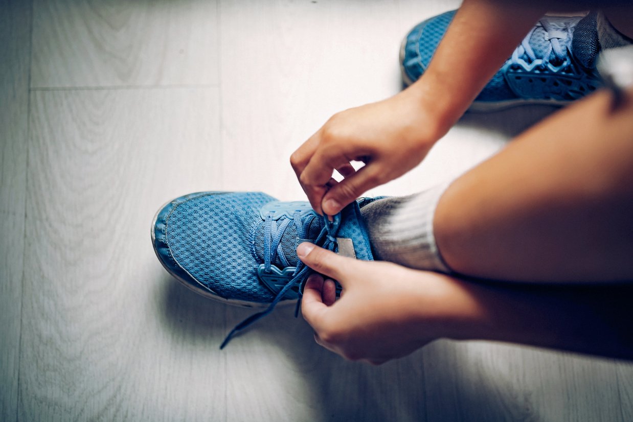 Kid tying sports shoes